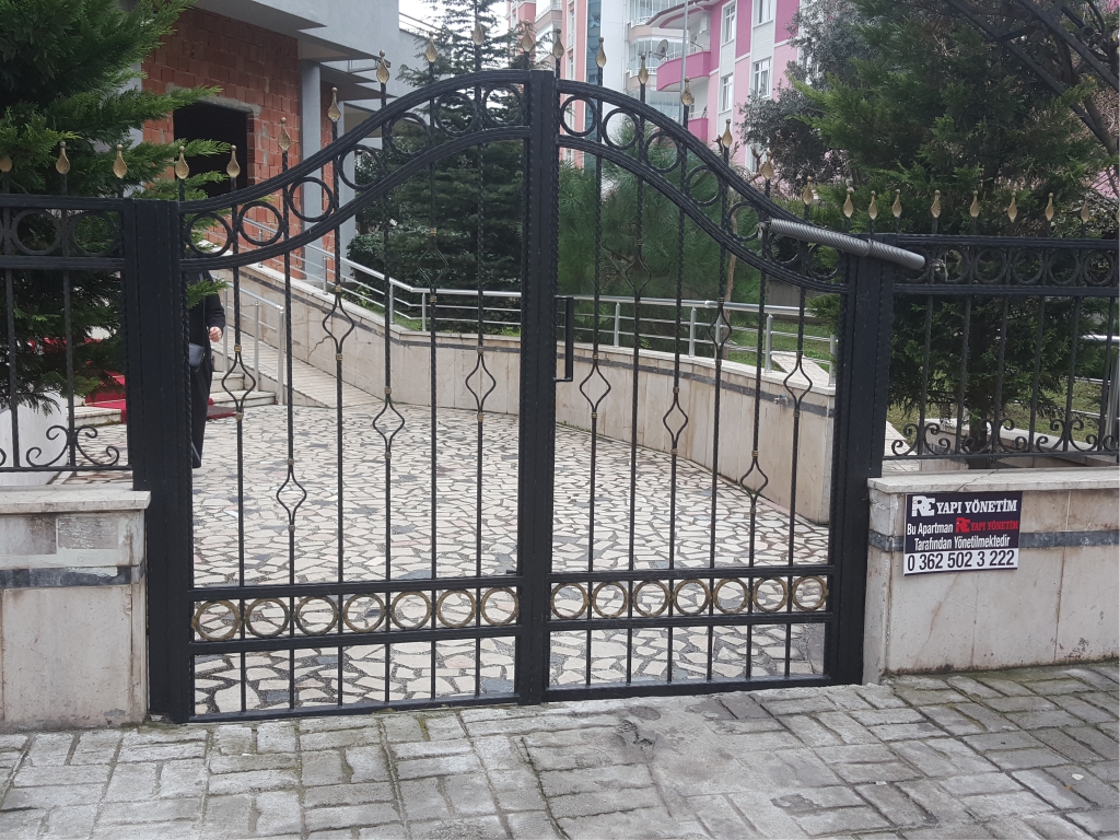 Bahçe Kapısı